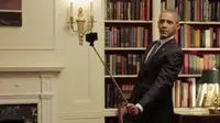 Ada-ada saja tingkah Presiden Amerika Serikat Barack Obama. Ia tak malu melakukan adegan konyol dalam sebuah video promosi kesehatannya.