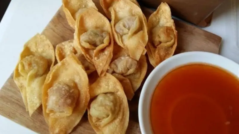 Pangsit goreng buatan Siomay Kembang Teteh