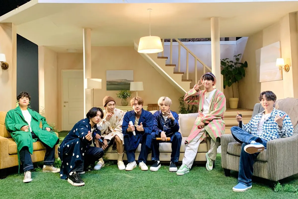 BTS (Twitter/ bts_bighit)