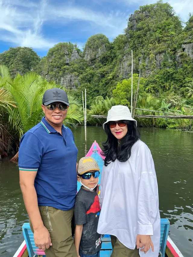 Naik Perahu Susuri Sungai, Ini 6 Momen Seru Uut Permatasari Liburan Bersama Keluarga