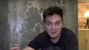 Selalu ada hikmah di balik musibah. Dalam kondisi jadi bulan-bulanan netizen +62, Baim Wong masih merasa beruntung. Pasalnya, wacana pergelaran mode sudah jernih di depan. “Untungnya saya itu sudah bilang sama mereka berempat jadi saya agak enteng. Kecuali saya enggak bilang sama mereka, tiba-tiba kita buat, kita ambil,” tutur Baim Wong. “Saya bilang Citayam ini punya banyak orang,” pungkasnya. (Foto: Dok. YouTube Baim Paula)