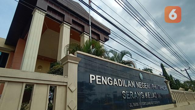 Gedung Pengadilan Negeri (PN) Serang, Banten. (Senin, 05/12/2022). (Yandhi Deslatama/Liputan6.com).