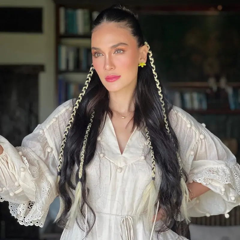 6 Potret Stunning Luna Maya Bergaya Bohemian di Pesta Ulang Tahun Bertema Konser Lunachella