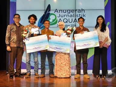 Sejumlah wartawan dan masyarakat umum meraih Anugerah Jurnalistik Aqua IV (AJA IV), Jakarta, (23/10/14). (Liputan6.com/Miftahul Hayat)