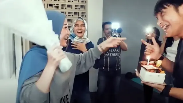6 Momen Ulang Tahun Imel PC ke-32, Dirayakan Sederhana Bersama Sahabat
