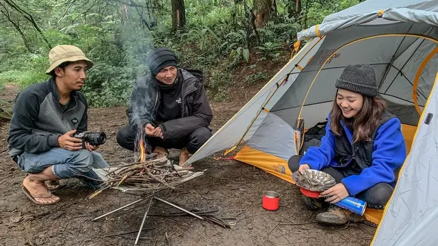 6 Momen Keseruan Chandrika Chika saat Liburan di Gunung Puntang
