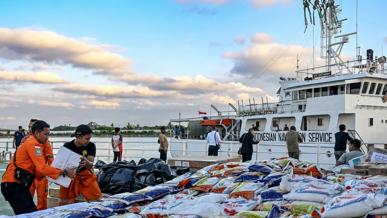 Distribusi Bantuan Logistik untuk Korban Banjir Bandang Sumatera Dipercepat