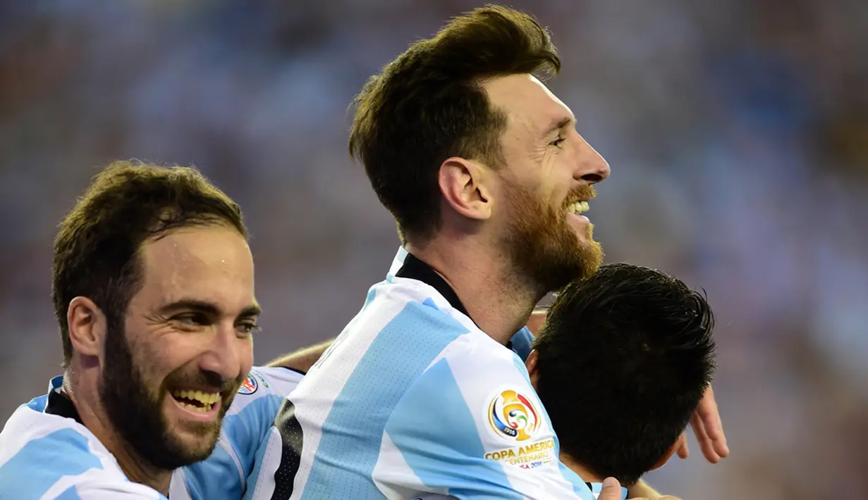 Lionel Messi mencetak satu gol dan dua assist saat Argentina menang 4-1 atas Venezuela dalam laga perempat final Copa America Centenario 2016 di Stadion Gillette, Massachusetts, AS, (19/6/2016). (AFP/Alfredo Estrella)
