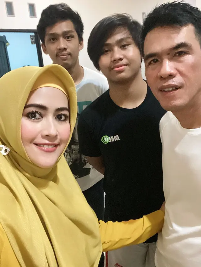 5 Momen Kebersamaan Meggy Wulandari Bareng Anak Sambungnya, Akrab Banget
