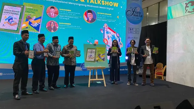 Rahmat Hidayatullah dalam peluncuran buku Panduan Literasi Digital bagi Guru Madrasah dan Panduan Berpikir Komputasional bagi Guru Madrasah di Jakarta, pekan ini.