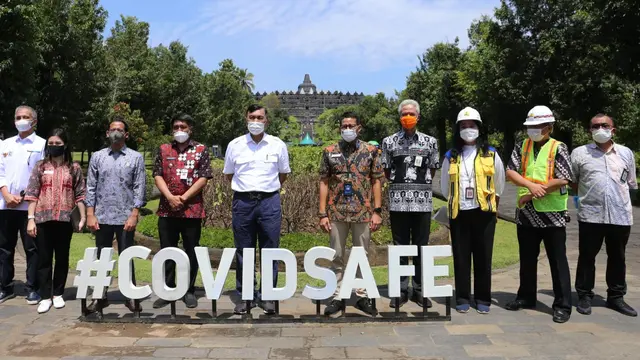 Menteri Koordinator Bidang Kemaritiman dan Investasi Luhut Binsar Pandjaitan melakukan kunjungan ke Kawasan Candi Borobudur