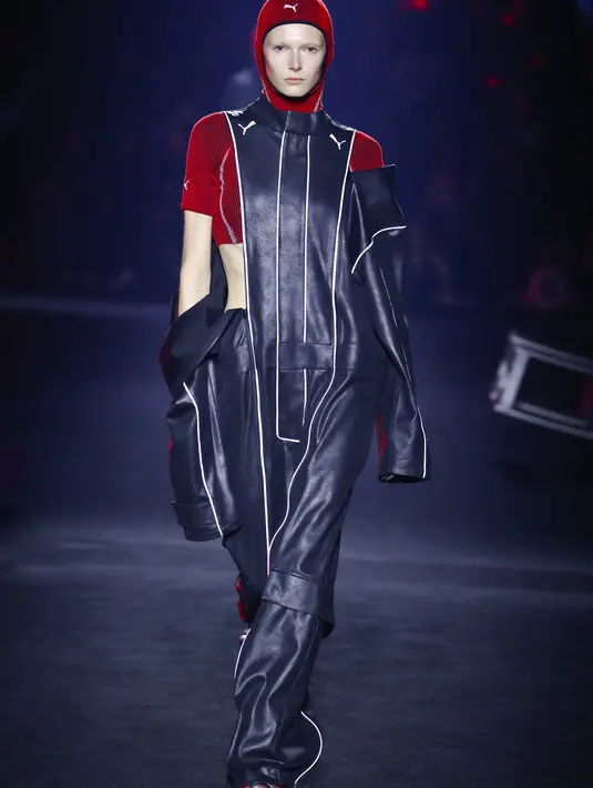 Selain Kelly Tandiono, ada beberapa artis papan atas juga yang terlihat di acara ini, seperti Emily Ratajkowski dan Becky G. [Foto: Document/PUMA]