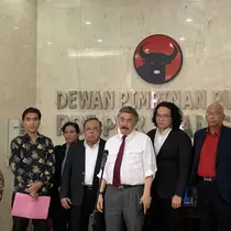 Ketua Tim Hukum PDI Perjuangan Gayus Lumbuun&nbsp;di kantor DPP PDIP, Jakarta, Selasa (23/4/2024). (Liputan6.com/Delvira Hutabarat)
