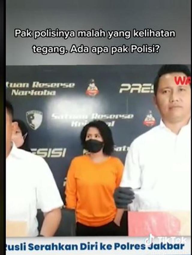 Gaya Tersangka Kasus Penipuan Natalia Rusli Saat Dirilis Polisi, Bajunya Tak Ada Tulisan Tahanan,Tanpa Borgol dan Bawa Kertas.