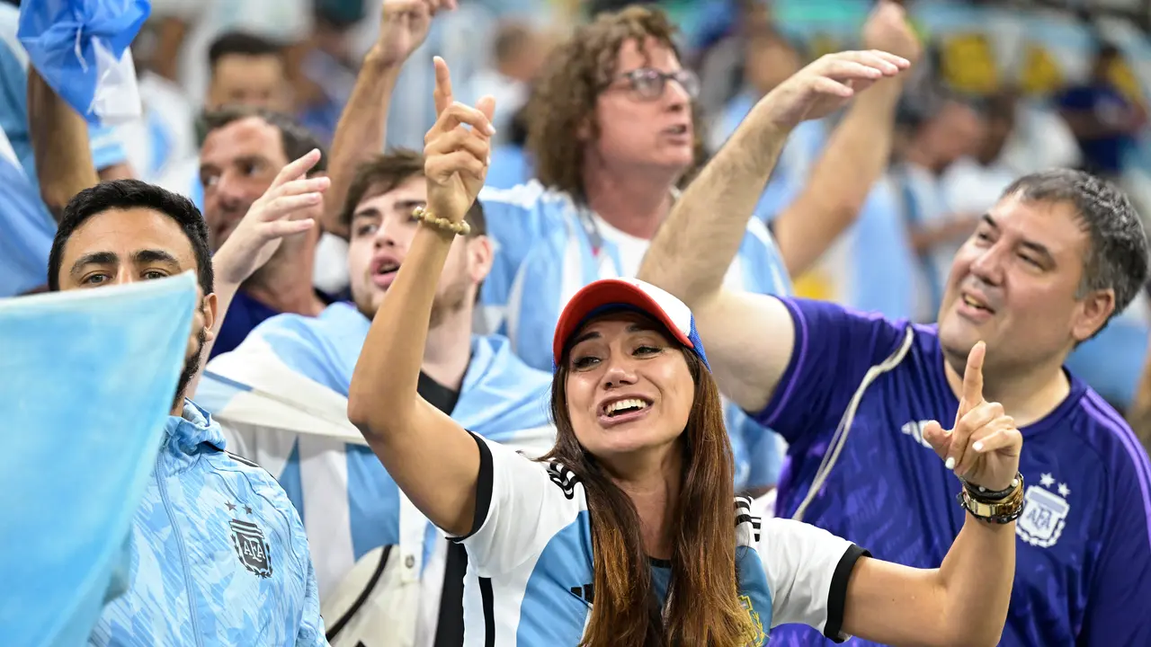 Deretan Fans Cantik Argentina dan Kroasia di Semifinal Piala Dunia 2022