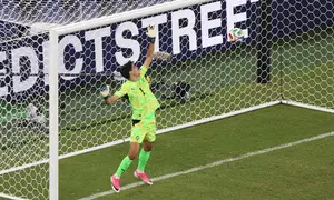 Kiper Timnas Maroko di Piala Dunia 2026, Yassine Bounou. (Bola.com/Dok.Julio Cesar AGUILAR / AFP).