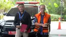 Mantan Sekretaris Daerah Kota Malang Cipto Wiyono (kanan) tiba di Gedung KPK, Jakarta, Kamis (16/5/2019). Cipto Wiyono diperiksa sebagai tersangka terkait kasus dugaan suap Anggaran Pendapatan dan Belanja Daerah (APBD) Kota Malang TA 2015. (merdeka.com/Dwi Narwoko)