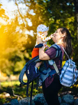 Pola asuh yang efektif tidak hanya bergantung pada aturan yang jelas, tetapi juga pada konsistensi orangtua dalam menerapkannya tanpa menimbulkan tekanan berlebih pada anak.