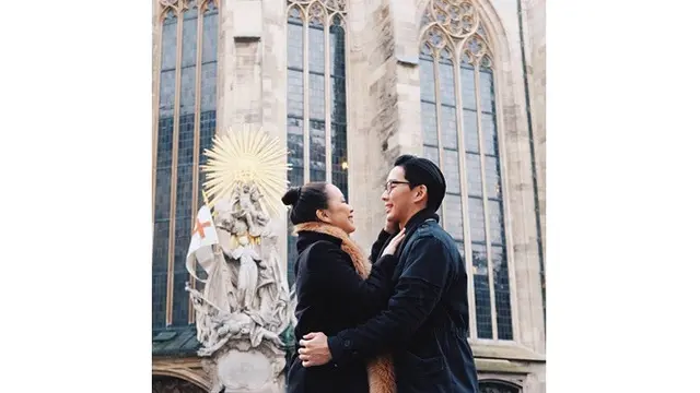 Keliling Eropa, Ini 6 Momen Mesra Babymoon Yuanita Christiani Bareng Suami