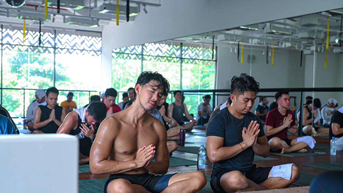 Barners Bro Community Resmi Meluncur, Ajak Kaum Pria Pilates di Ruang Bersuhu 38 Derajat Celcius