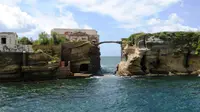 7 Kutukan Isola La Gaiola, Pulau yang Jadi Surga Para Miliarder Dunia