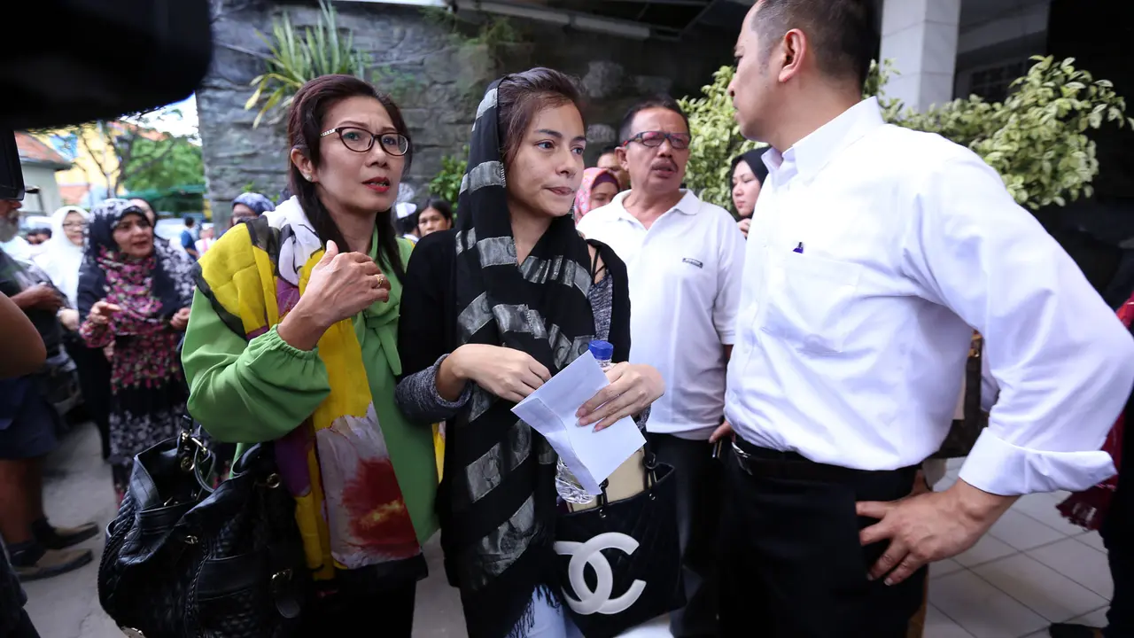 Dimata Meisya Siregar Ibunda Adalah Pahlawan