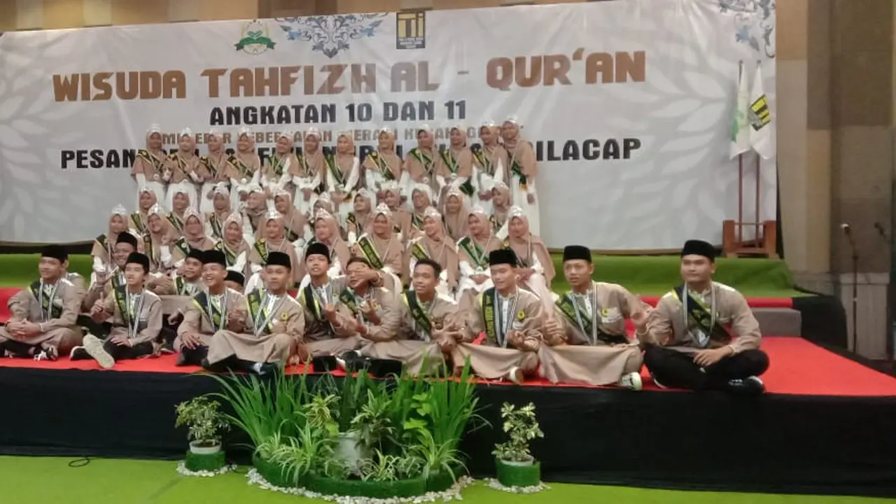Wisuda Tahfidz Al-Qu'ran Ponpes Tahfizh Nurul Ihsan Cilacap. (Foto: Liputan6.com/Muhamad Ridlo)
