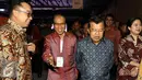 Wakil Presiden RI Jusuf Kalla saat menghadiri Indonesia Broadcasting Expo (IBX) 2016 di Balai Kartini, Jakarta, Jumat (21/10). Perhelatan IBX 2016 merupakan ke-3 kalinya acara tersebut digelar. (Liputan6.com/Helmi Afandi)