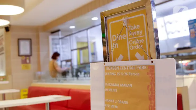 FOTO: Restoran di Mal Kembali Layani Pengunjung Makan di Tempat