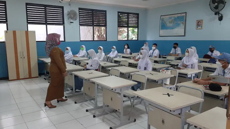 Pembelajaran tatap muka (PTM) di SMAN 5 Kota Tangerang, Senin (6/9/2021).