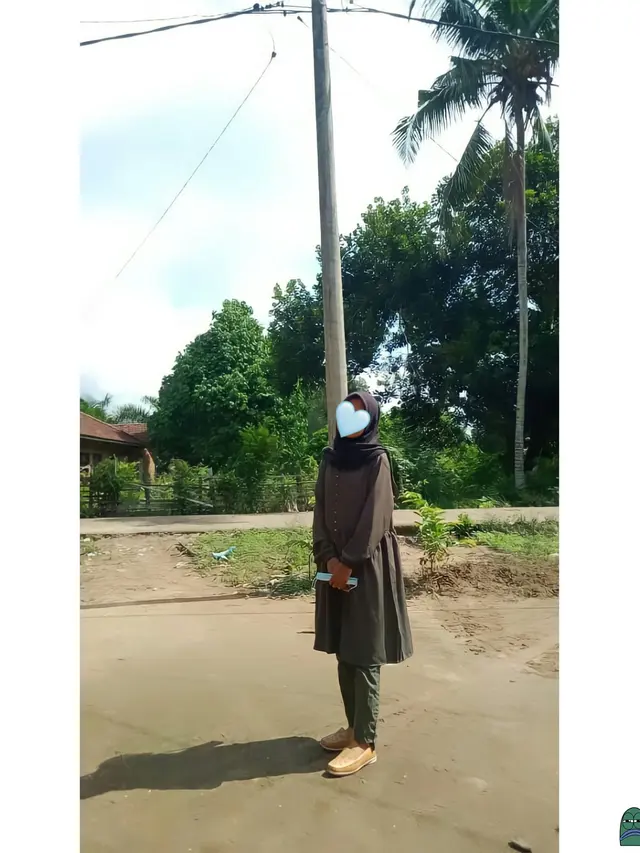 Wanita Ini Minta Latar Fotonya Diedit dengan Pohon Manggis, 7 Hasilnya Bikin Geleng Kepala