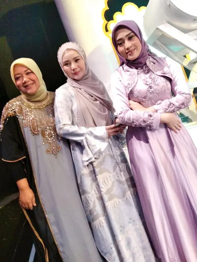 6 Potret Mawar AFI Tampil dengan Hijab yang Kini Kembali Hiasi Layar Kaca