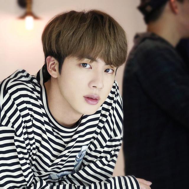 Jin Bts Dan Anne Hathaway Terpilih Jadi Pemilik Wajah Paling Sempurna Lifestyle Liputan6 Com