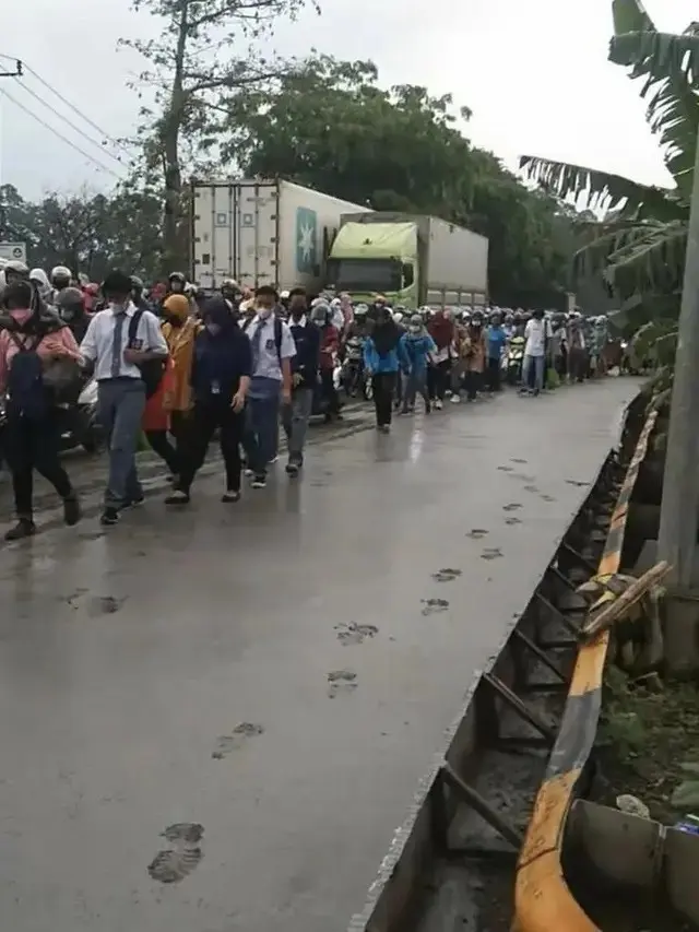 6 Tingkah Acuh Orang Saat Lewat Cor Basah Ini Jangan Ditiru