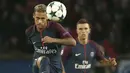 Bintang PSG, Neymar ikut menyumbangkan satu gol saat timnya menang atas Bayern Munchen pada laga grup B Liga Champions di Parc des Princes stadium, Paris,(27/9/2017). PSG menang 3-0. (AP/Thibault Camus)