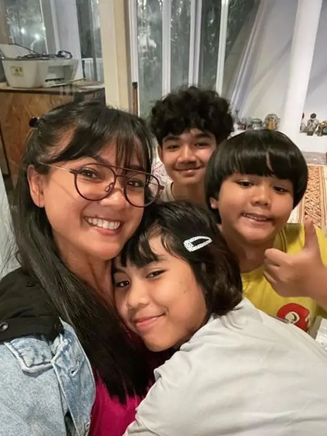 6 Potret Terbaru Zivara Anak Sulung Nirina Zubir, Tinggi Anak Sudah Salip Ibu