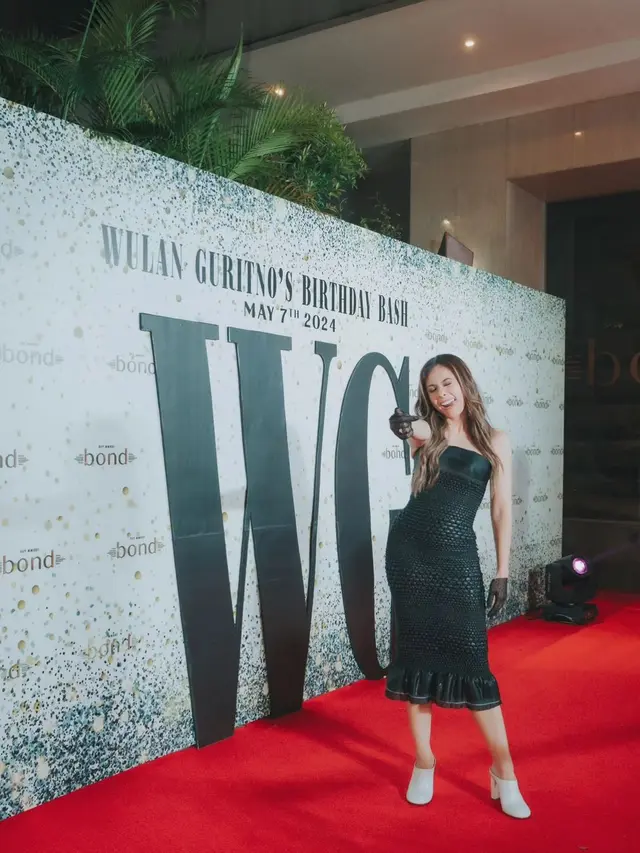 6 Gaya Glamor Wulan Guritno Gelar Pesta Ultah ke-43, Tunjukkan Body Goals dengan Slim Fit Dress Karya Ernesto Abram