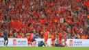 Seleberasi seluruh pemain Timnas Vietnam U-22 usai berhasil mengalahkan tuan rumah Thailand pada final cabang olahraga sepak bola putra SEA Games 2025 yang berlangsung di Stadion Rajamangala, Bangkok, Thailand, Kamis (18/12/2025). (Bola.com/Bagaskara Lazuardi)