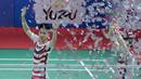Kevin Sanjaya/Marcus Gideon merayakan kemenangan atas pasangan Jepang, Takuto Inoue/Yuki Kaneko pada final Indonesia Open 2018 di Istora Senayan, Jakarta, (8/6/2018). Kevin/Marcus menang 21-13 dan 21-16. (Bola.com/Nick Hanoatubun)