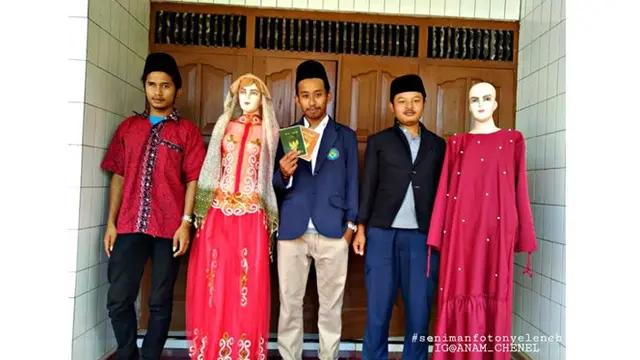 Parodi 4 Foto Imajinasi Jomblo Ini Bikin Geleng-geleng
