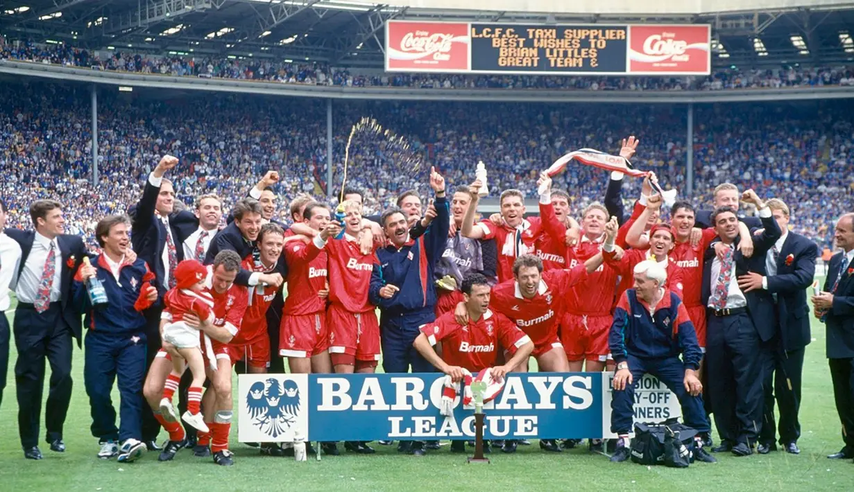 Pada musim 1993/1994, Swindon Town menjadi klub Premier League yang kebobolan paling banyak, yaitu 100 gol dan memasukkan 47 gol. Menempati peringkat juru kunci dari 22 tim dengan mengemas 30 poin hasil dari 5 kali menang, 15 kali imbang dan 22 kali kalah, Swindon Town harus terdegradasi bersama dua tim lainnya, Sheffield United dan Oldham Athletic. (swindontownfc.co.uk)