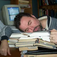 Kamu seharusnya bekerja dengan sungguh-sungguh, bukan dengan sangat keras. 