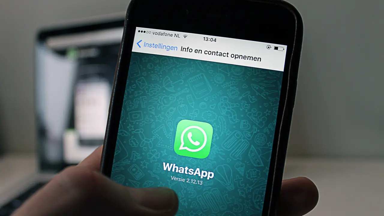 Bikin paspor lewat WhatsApp