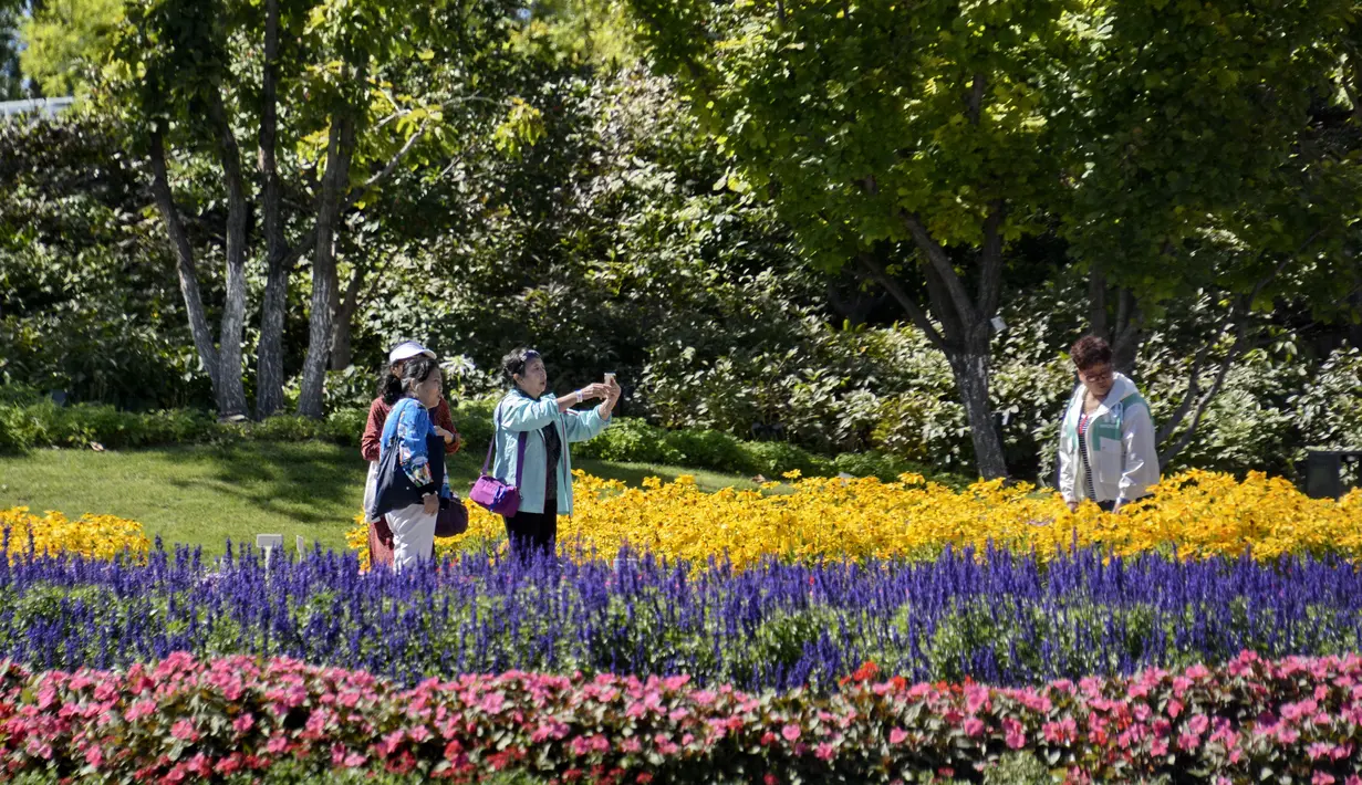 Orang-orang mengunjungi Beijing Garden Expo Park di Distrik Yanqing, Beijing, China, 17 September 2020. (Xinhua/Li Xin)