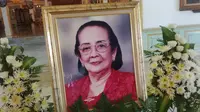 Gusti Raden Ayu (GRAy) Siti Nurul Kamaril Ngasarati Kusumowardhani meninggal dalam usia 94 tahun (Liputan6.com/ Reza Kuncoro)