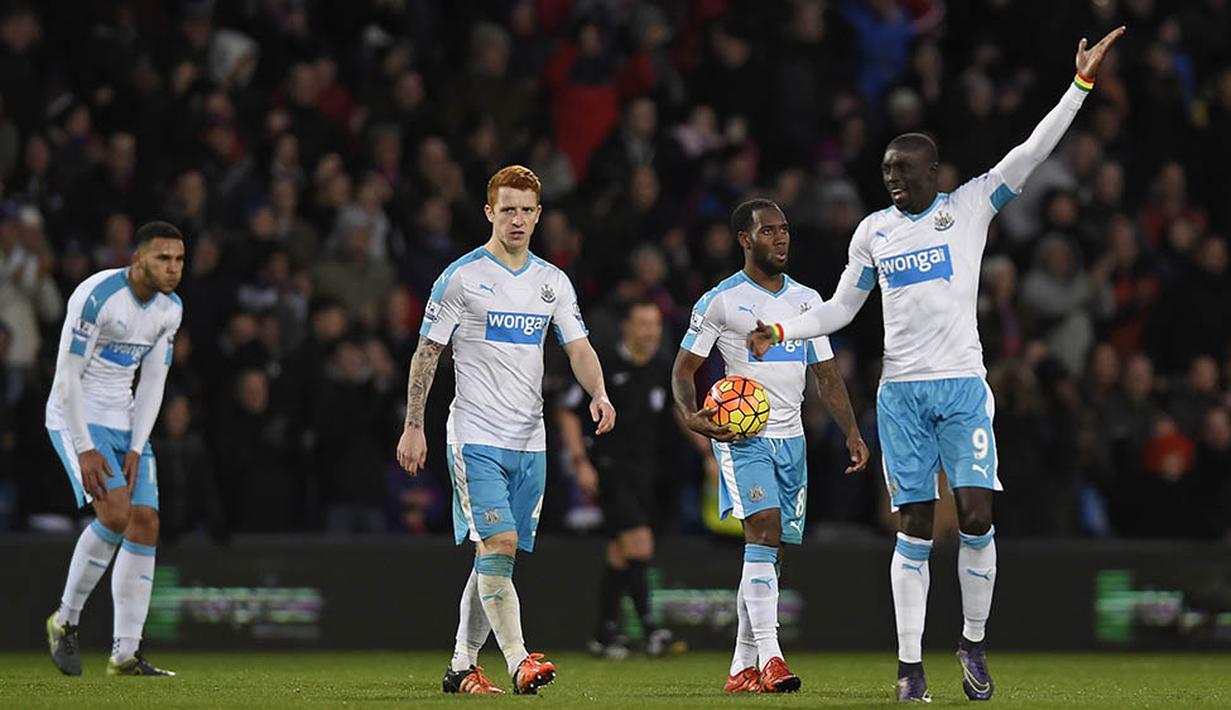 Newcastle harus masuk zona degragasi usai dibungkam Crystal Palace 1-5. (Reuters/Adam Holt)
