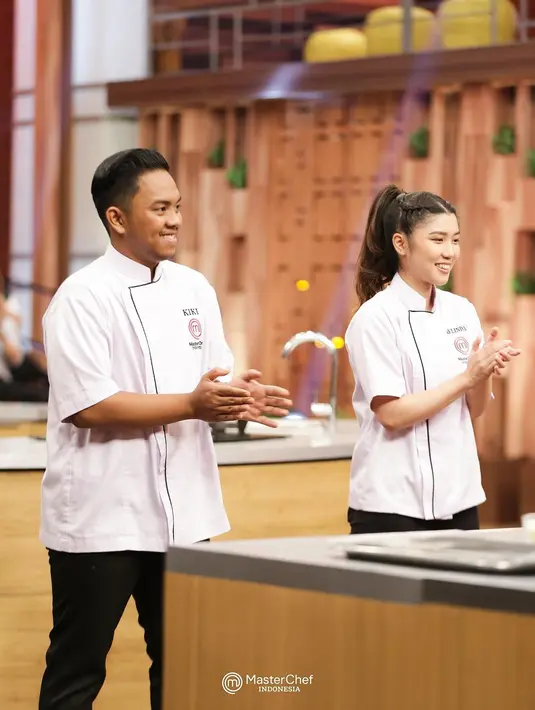Belinda disudutkan dengan ribuan komentar cibiran, netizen menyebut jika Kiki sangat terlihat membela Belinda dalam cuplikan video talkshow di salah satu stasiun televisi swasta. Meski sudah tidak lagi bersama di Galeri MasterChef, Kiki ungkap jika ia dan Belinda tetap bersahabat. Bahkan keduanya sudah memikirkan project apa yang bisa dikerjakan bersama usai dari MasterChef. (Liputan6.com/IG/@kiki.mci11)