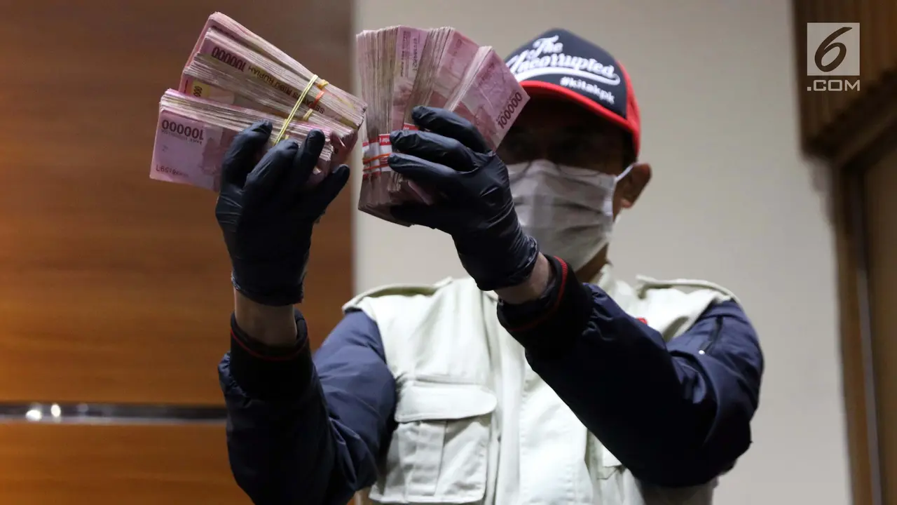 KPK Tunjukkan Barang Bukti OTT Bupati Kudus
