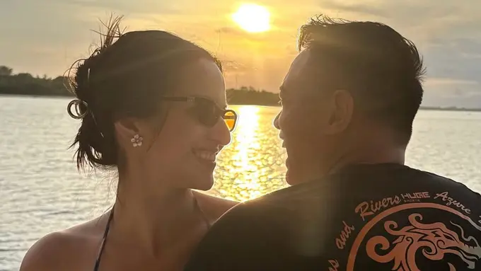 Nia Ramadhani saat Liburan ke Lombok, romantis bareng suami. [@ramadhaniabakrie]