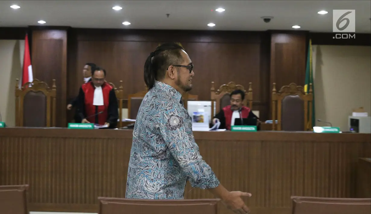 Terpidana korupsi pembangunan P3SON Hambalang, Andi Zulkarnaen Mallarangeng saat sidang PK di PN Jakarta Pusat, Kamis (19/7). Sebelumnya, Andi Zulkarnaen Mallarangeng dinyatakan bersalah oleh Pengadilan Tipikor Jakarta. (Liputan6.com/Helmi Fithriansyah)